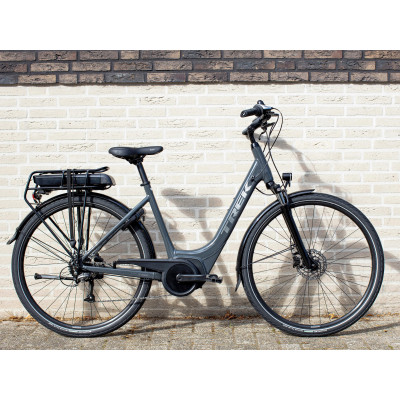 Vélo électrique ville 28p alu - TREK Verve+ 1 LowStep 400 - Gris Solid Charcoal Décor argent