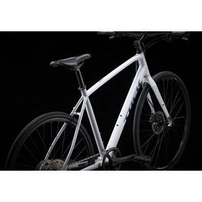  Vélo route fitness 700 alu - TREK 2023 FX 3 Disque - Crystal White - blanc décor bleu marine : 1x10v