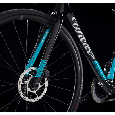  Vélo course 700 carbon - WILIER 2023 Garda Disc Rival AXS - noir brillant décor Astana : 2x12v