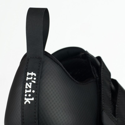 Chaussures triathlon - FIZIK Transiro Powerstrap R4 - noir décor blanc