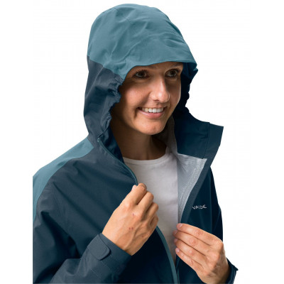 Veste imperméable femme - VAUDE Moab Rain II - bleu pétrole décor bleu ciel