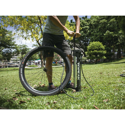 Pompe à pied TOPEAK alu JoeBlow Booster Tubeless argent décor noir