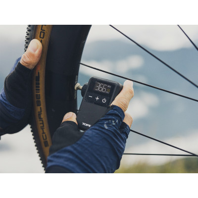 Pompe à air électrique TOPEAK sans fil usb E-Booster Digital Mini 8 Bars/120 Psi