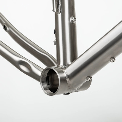 Cadre gravel/route titane 700  CHIRU endurance Allure Gravel Race titane brossé gravure laser :  titane 3AL2.5V grade 9