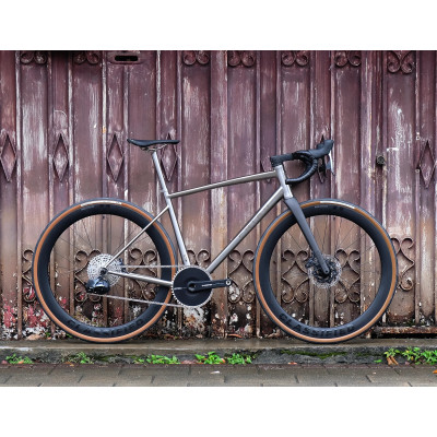 Cadre gravel/route titane 700  CHIRU endurance Allure Gravel Race titane brossé gravure laser :  titane 3AL2.5V grade 9